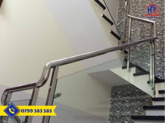 Cầu thang kính lan can inox