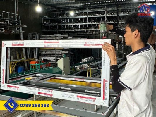 Sản xuất cửa nhôm tại xưởng HTDoor