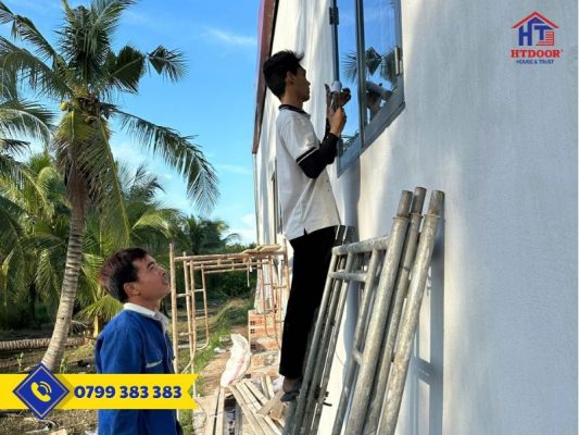 Lắp cửa nhôm Xingfa tại nhà khách - HTDoor