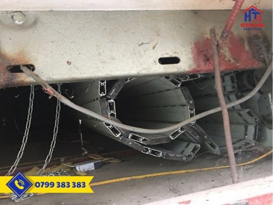 Cửa cuốn bị kẹt nan