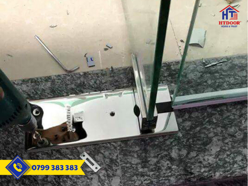 Sửa chữa thay bản lề sàn