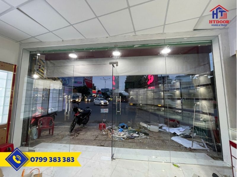 Lắp đặt cửa kính cường tại Bến Tre - HTDoor
