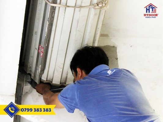 Sửa cửa cuốn bị kẹt nan - HTDoor