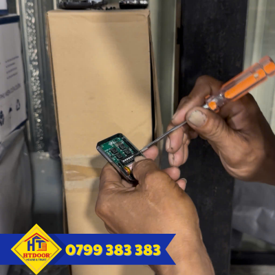 Thay khóa cửa nhôm kính - HTDoor