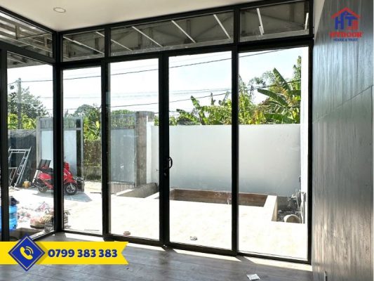 Cửa nhôm kết hợp vách kính