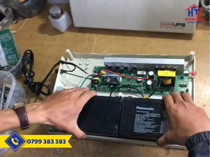 Sửa bình lưu điện cửa cuốn