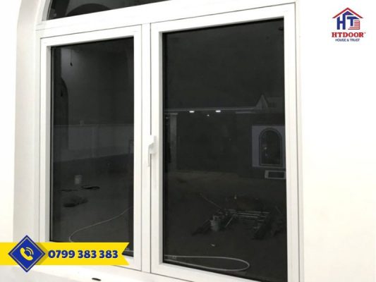 Cửa sổ nhôm Maxpro 2 cánh mở quay