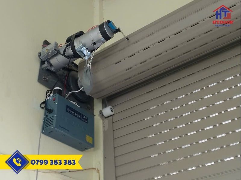 Cửa cuốn lắp đặt motor