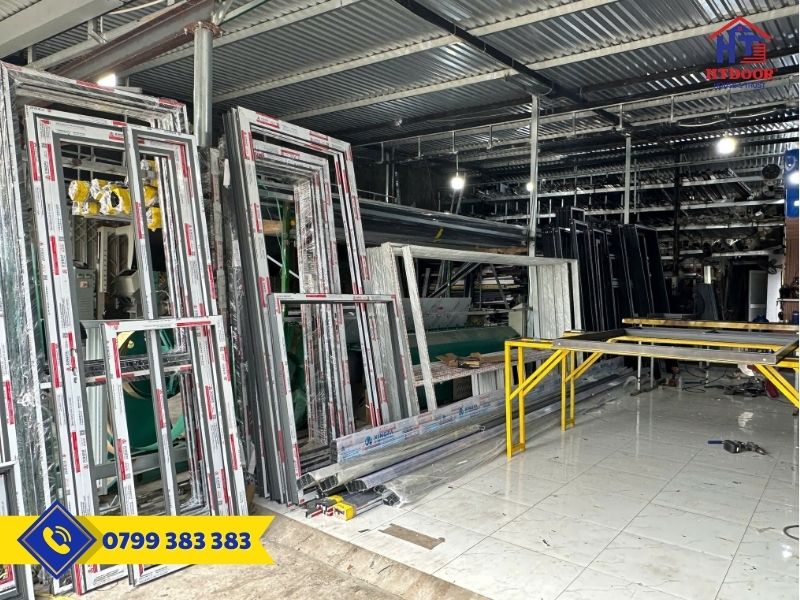 Thi công cửa nhôm tại xưởng HTDoor