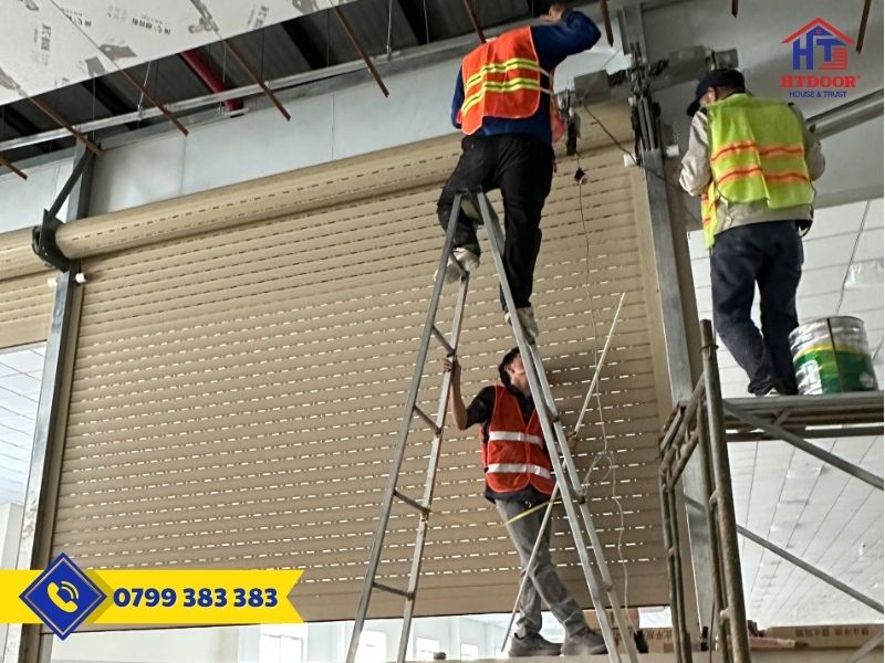 Đội ngũ thi công lắp đặt cửa cuốn HTDoor