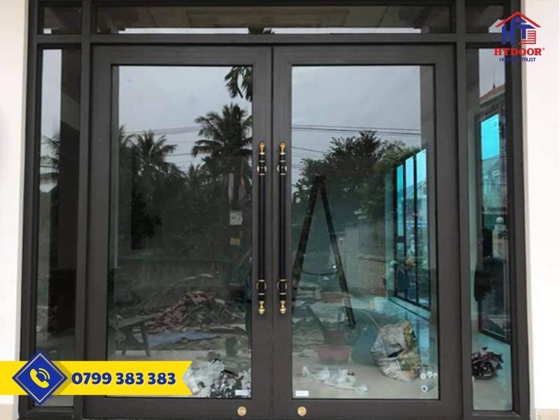 Cửa đi hệ thủy lực kính cường lực