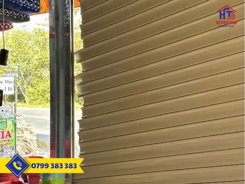 Cửa bị kẹt lá đầu bung toàn bộ cửa