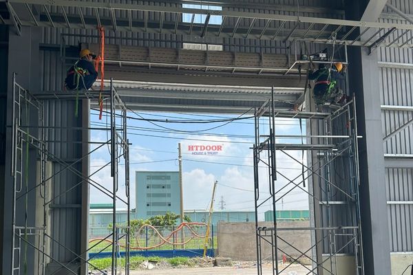 Gia cố cửa cuốn khi lắp đặt