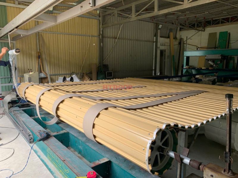 Sản xuất cửa cuốn tấm liền công nghệ Úc tại xưởng