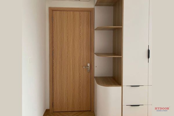 Cửa phòng ngủ dùng cửa nhựa composite màu vân gỗ